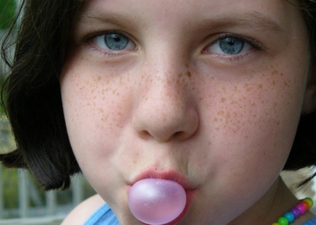 Da li žvakaće gume pomažu zubima?