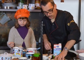 Lepi Brka kuva sa klincima u novom porodičnom časopisu