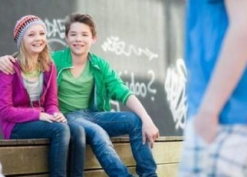 Prve ljubavi, poljupci, seks…