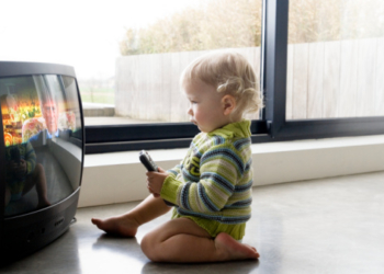 Bebe koje gledaju TV imaju usporeniji razvoj