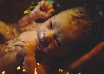 MAMA HEROJ: Rodila se beba u potopljenom Obrenovcu