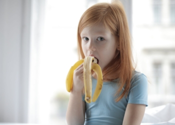 Zašto je loše terati decu da pojedu sve sa tanjira?