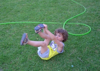 Zašto igranje u prirodi čini decu pametnijom