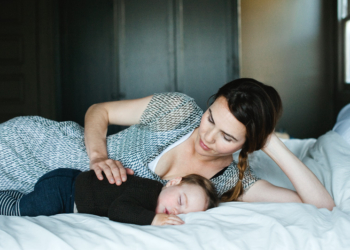 Pet predloga kako da se mame naspavaju