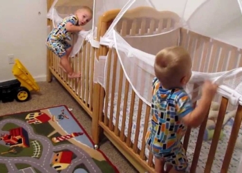 Blizanci idu na spavanje