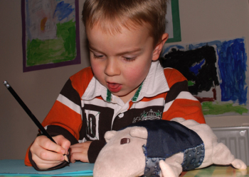 Kako da deca obave svoje zadatke? Zapišite ih na papir