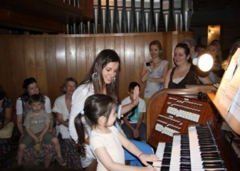 „Mala škola bontona – Kako se sluša koncert“