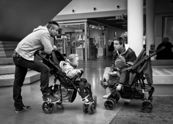 Da li muž čini uslugu kada pričuva decu?