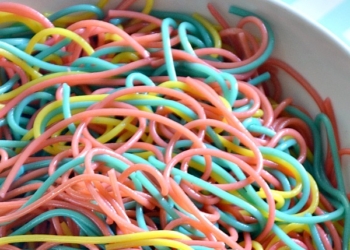 Kako da napravite šarene špagete za igru