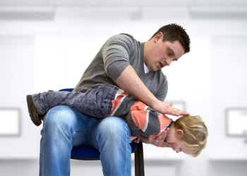 Kako pomoći detetu koje se guši?