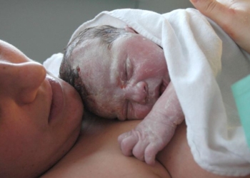 Fotografije beba nekoliko sekundi nakon njihovog rođenja