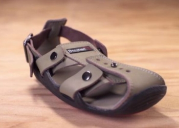 Za svu bosonogu decu u svetu: Napravljene „Cipele koje rastu“!