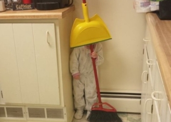 Smešne fotografije: Kako se mala deca igraju žmurke