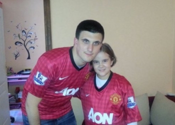 Dečko koji je prodao svoje dresove, da bi pomogao bolesnoj devojčici, ponovo u humanitarnoj akciji!