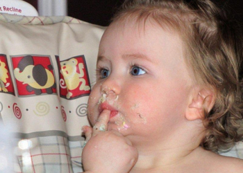 Bebin ručak: Pilav sa belim mesom, graškom i celerom