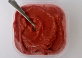 Domaći smrznuti jogurt od jagoda