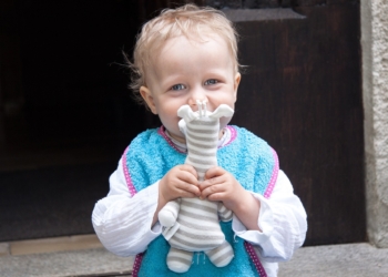 Zašto bebe sve stavljaju u usta?