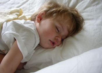 Nedostatak sna kod dece uzrokuje povećan apetit