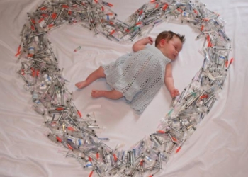 Slika koja je dodirnula milione: Ova beba je pravi dokaz ljubavi!