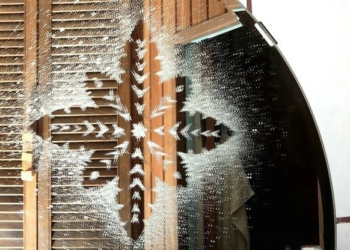 Napravite divne pahulje na prozoru od paste za zube