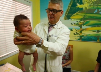 Doktor otkriva tajnu kako smiriti novorođenče koje plače bez prestanka