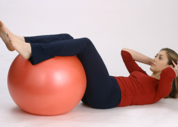 vezbe-na-lopti-posle-porodjaja-04