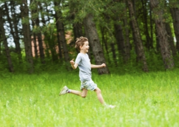 decak-trci-u-prirodi