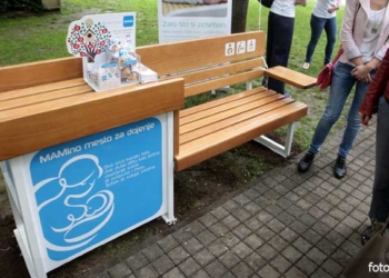 Postavljena klupa za dojilje, bez tabua za dojenje u javnosti