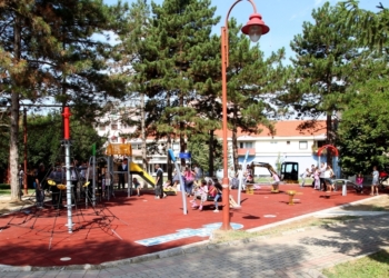 Gde nam rastu deca: Novo igralište