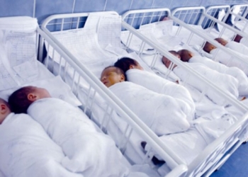 Prva beba u 2017. godini minut posle ponoći u GAK „Narodni front“ rođen dečak