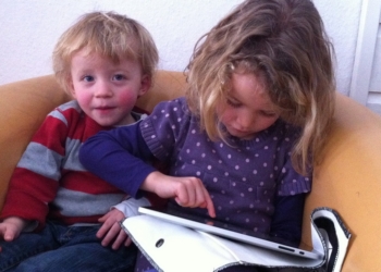 Zašto ste nas rađali ako nam ne možete kupiti ajfone i tablete?