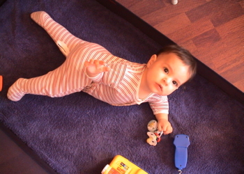 Rano navikavanje na nošu: saveti iz svetskih kultura