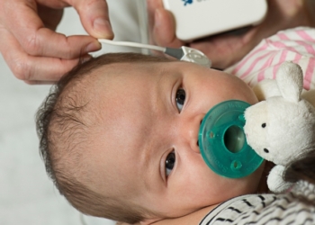 Kontrola sluha odmah po rođenju uvedena u sva porodilišta u Srbiji