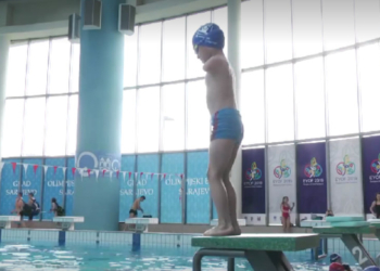 Dečak bez ruku osvojio zlato u plivanju