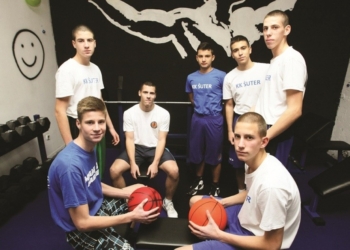 Košarkom otima decu od ulice i od njih pravi ljude!