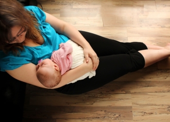 Ne secite krila majci