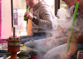 Mlade nam truju nargila barovi