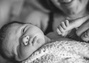 Zanimljivi vremeplov: Kako je izgledao porođaj u vreme naših baka i prabaka