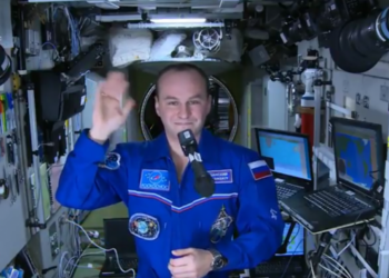 Poruka iz svemira: Ruski kosmonaut pozdravio mališane iz Srbije (VIDEO)