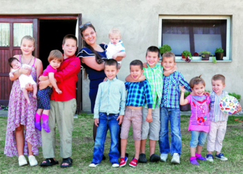 Maja ima jedanaestoro dece, zaposlena je i ima samo 37 godina