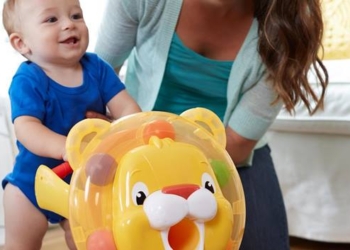 Da li je guralica za prohodavanje bolji izbor od dupka