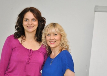 Žive u dva grada, rade  preko interneta, a njihova predavanja prate roditelji širom sveta