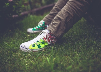 Fotografije koje potresaju Srbiju: Tinejdžeri u školi i ispred policije sa drogom u rukama