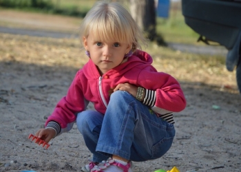 Ne terajte dete da deli svoje stvari