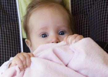 Bebe obožavaju igru skrivanja