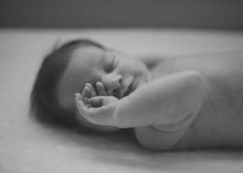 Da li bebe plaču još u stomaku