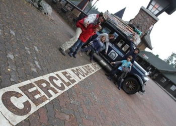 Roditelji koji su dobili četvoro dece na putovanju koje traje 17 godina