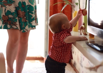 Domaćica kao direktorka: Koliko veliku platu bi trebalo da imaju „žene koje ne rade ništa“