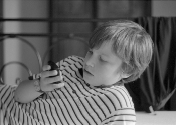 Mama iskusila osvetu jer je deci oduzela mobilne telefone