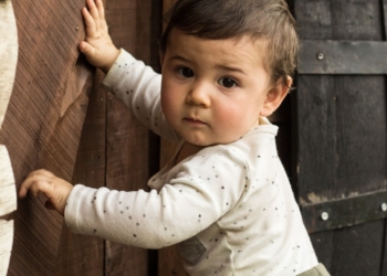 Ne treba mi tvoja pomoć: 9 znakova da vaše dete želi više slobode